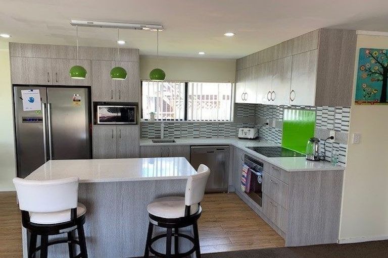 Photo of property in 12 Flamingo Court, Goodwood Heights, Auckland, 2105