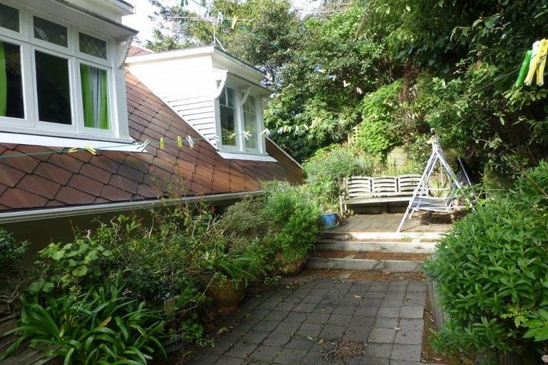 Photo of property in 12 Glasgow Street, Kelburn, Wellington, 6012