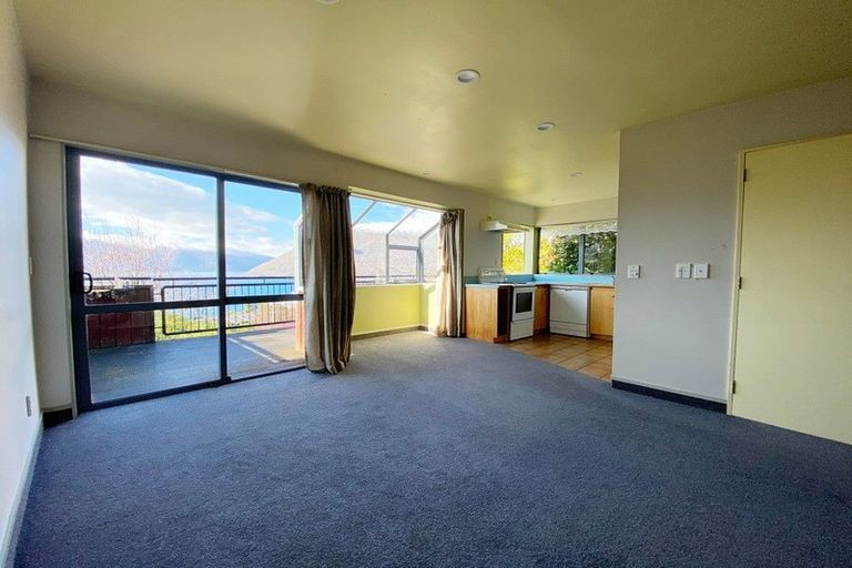 Photo of property in 49a Wynyard Crescent, Fernhill, Queenstown, 9300