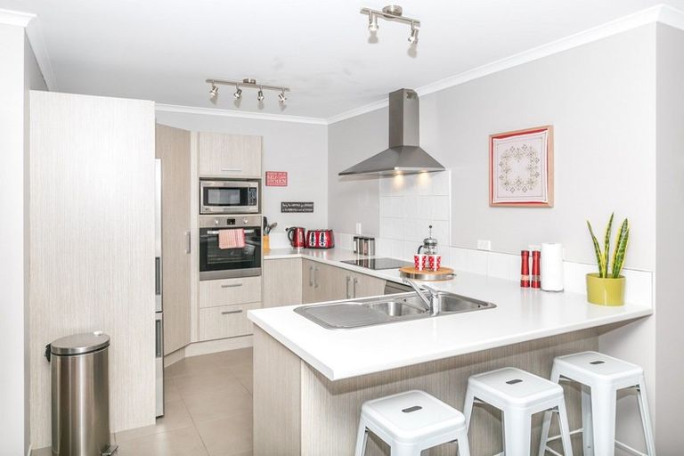 Photo of property in 16 Evergreen Rise, Grandview Heights, Hamilton, 3200