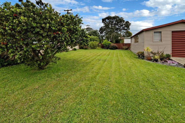 Photo of property in 1/9 Vardon Road, Green Bay, Auckland, 0604