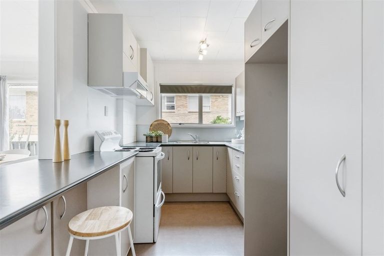 Photo of property in 1/50a Target Road, Totara Vale, Auckland, 0629