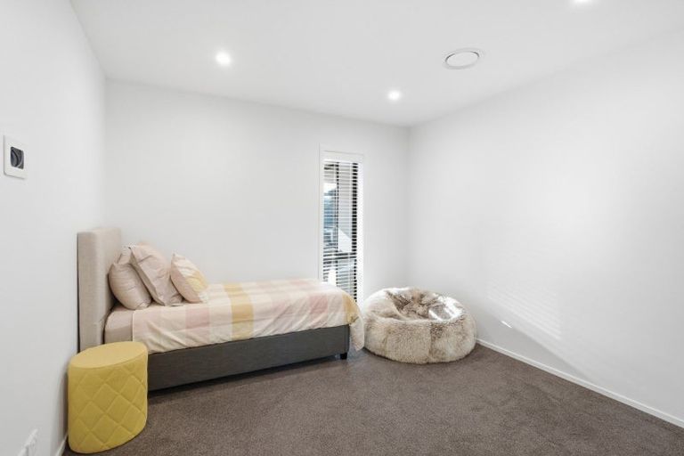 Photo of property in 16 Three Kings Court, Outram, 9019
