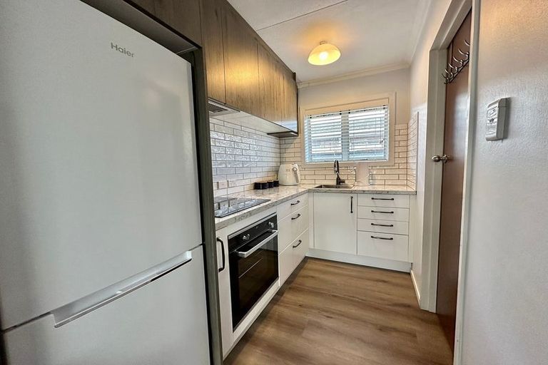 Photo of property in 2/299 Ruahine Street, Terrace End, Palmerston North, 4410