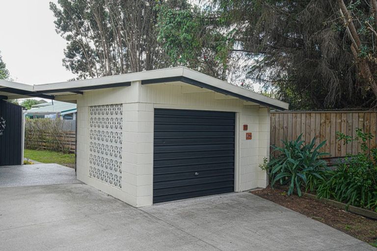 Photo of property in 32 Te Moana Road, Waikanae Beach, Waikanae, 5036