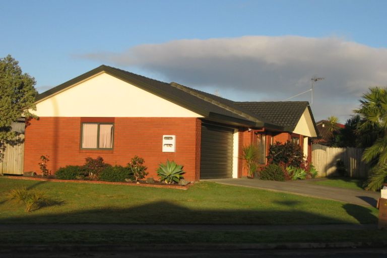 Photo of property in 72 Burswood Drive, Burswood, Auckland, 2013