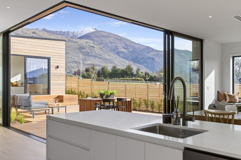 Photo of property in 11 Stoneleigh Drive, Wanaka, 9305