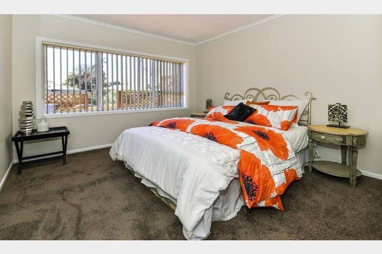 Photo of property in 1 Royal Arch Place, Rosehill, Papakura, 2113