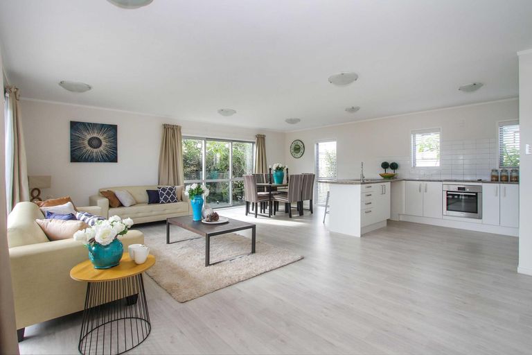 Photo of property in 29a Sylvan Crescent, Te Atatu South, Auckland, 0610