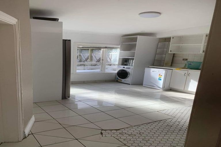 Photo of property in 6-10 Mudges Terrace, Newtown, Wellington, 6021