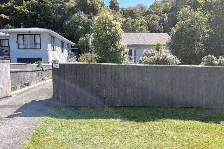 Photo of property in 12 Lincoln Avenue, Tawa, Wellington, 5028