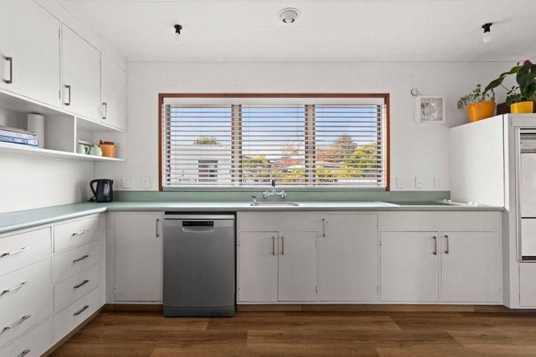 Photo of property in 110 Avondale Road, Taradale, Napier, 4112