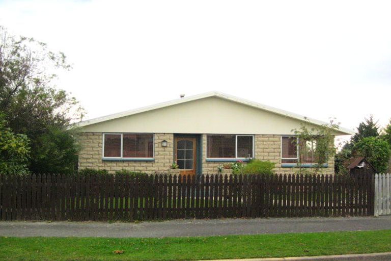 Photo of property in 32 Estuary Crescent, Fairfield, Dunedin, 9018
