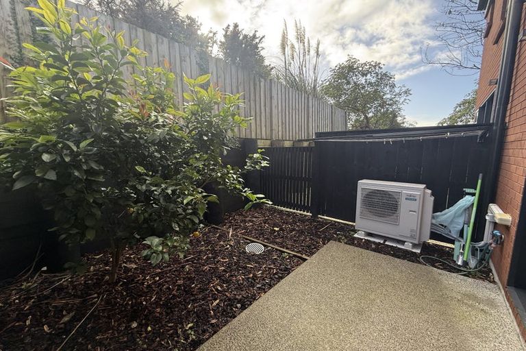 Photo of property in 18 Rara Lane, Manukau, Auckland, 2104