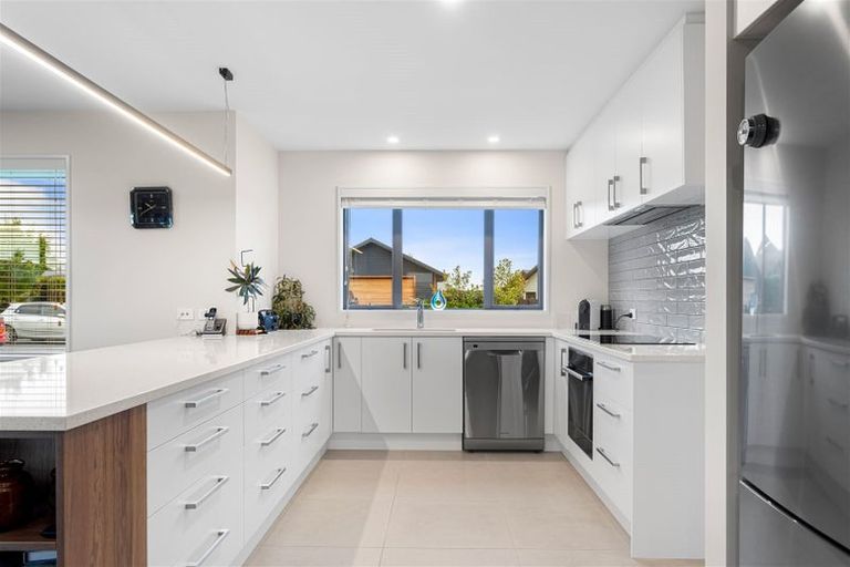 Photo of property in 46 Watkins Drive, Rangiora, 7400