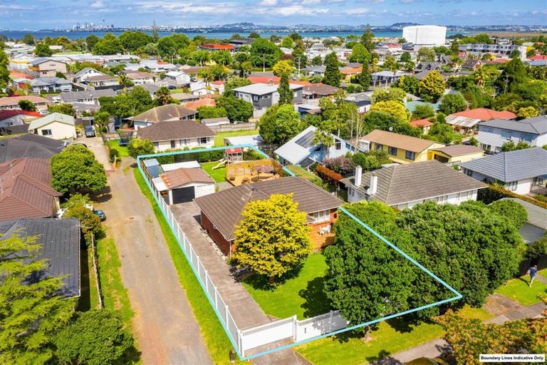 Photo of property in 7 Kervil Avenue, Te Atatu Peninsula, Auckland, 0610