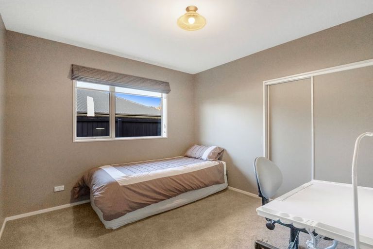Photo of property in 16 Heathridge Place, Lincoln, 7608