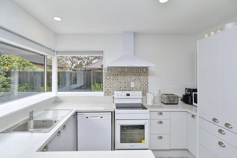 Photo of property in 2/43 Kedleston Drive, Avonhead, Christchurch, 8042