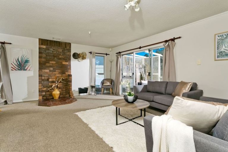 Photo of property in 1/136 Lynn Road, Bayview, Auckland, 0629
