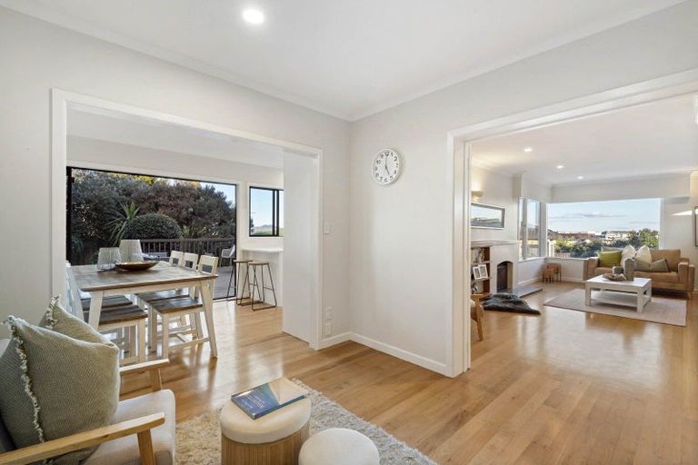 Photo of property in 43 Forrest Hill Road, Milford, Auckland, 0620