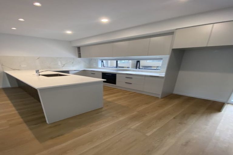 Photo of property in 32d Potter Avenue, Northcote, Auckland, 0627