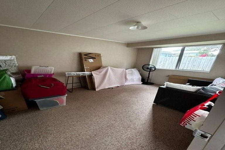 Photo of property in 121 Sunnyside Road, Sunnyvale, Auckland, 0612