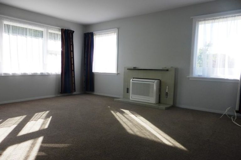 Photo of property in 19 Canberra Place, Redwood, Christchurch, 8051