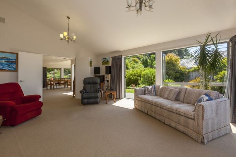 Photo of property in 21 Cascade Way, Paraparaumu, 5032
