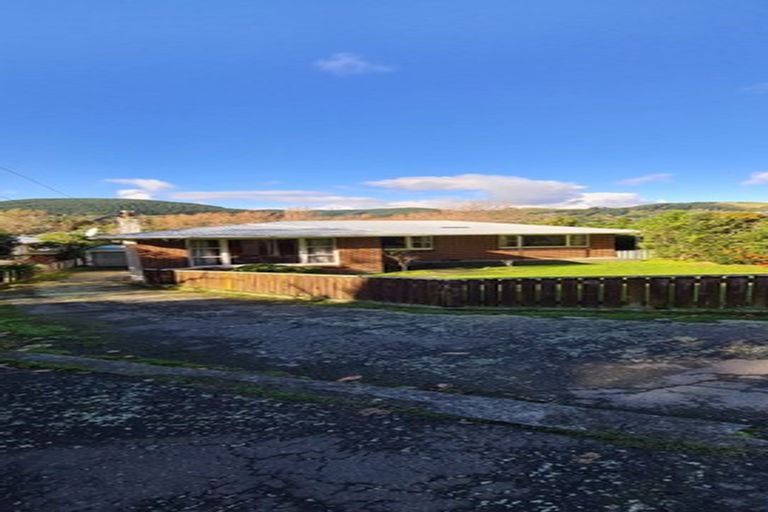 Photo of property in 296 Main Road, Tawa, Wellington, 5028