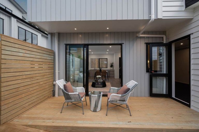 Photo of property in 33c Garadice Road, Rothesay Bay, Auckland, 0630