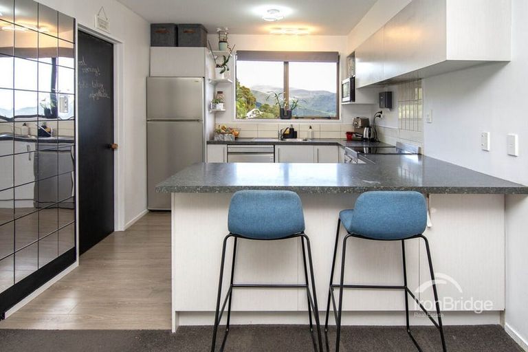 Photo of property in 10 Osmond Lane, Mount Pleasant, Christchurch, 8081