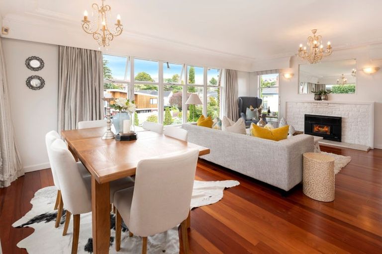Photo of property in 10 Glenfern Road, Mellons Bay, Auckland, 2014
