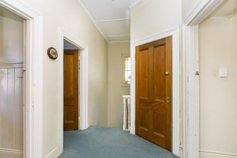 Photo of property in 10 Burnell Avenue, Thorndon, Wellington, 6011