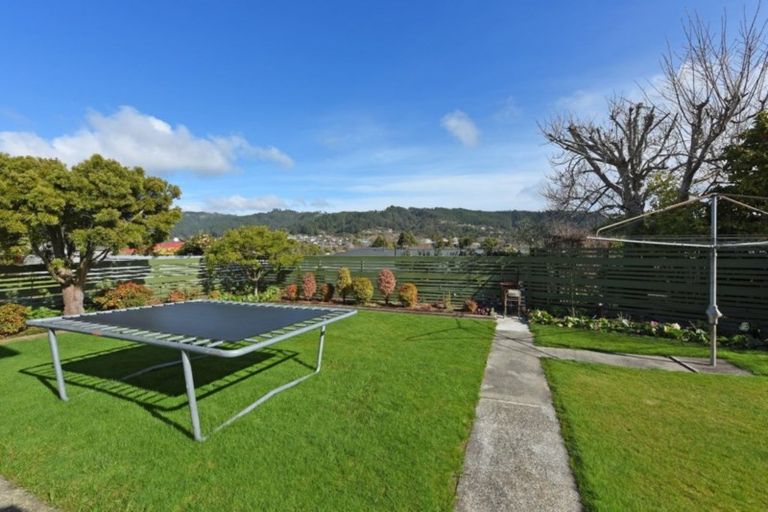 Photo of property in 31 Dowling Grove, Silverstream, Upper Hutt, 5019