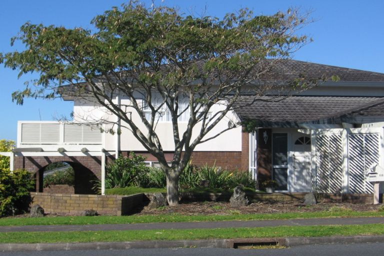 Photo of property in 110 Wiseley Road, West Harbour, Auckland, 0618