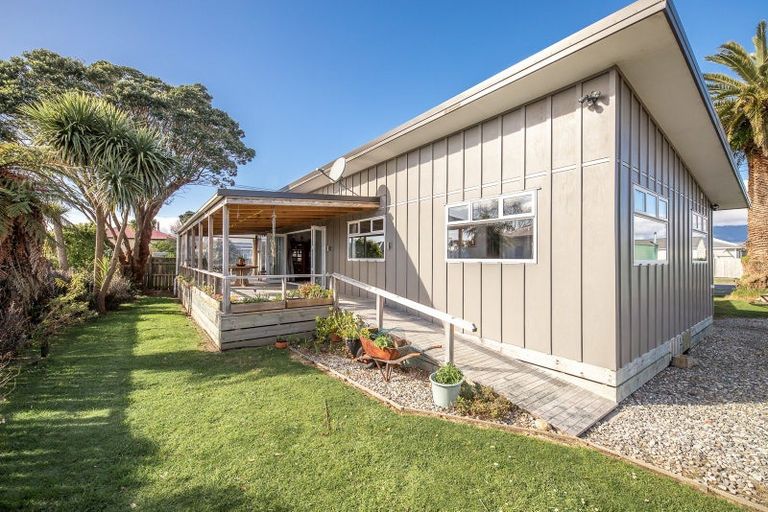 Photo of property in 28 Queen Street, Westport, 7825