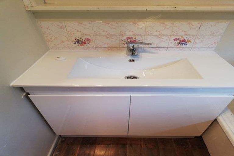 Photo of property in 53 Stewart Drive, Newlands, Wellington, 6037