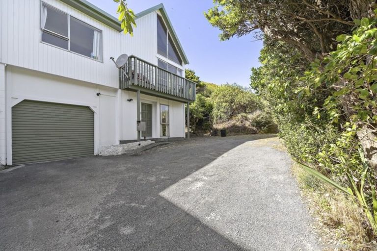 Photo of property in 10 Linwood Way, Island Bay, Wellington, 6023