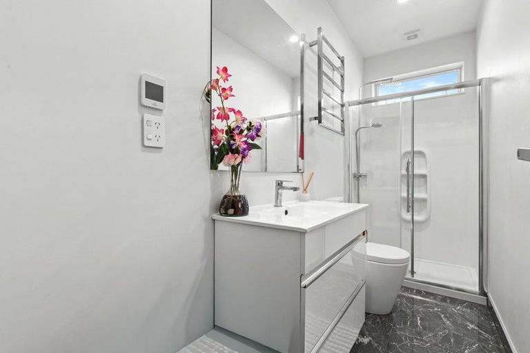 Photo of property in 1/40d Tomo Street, New Lynn, Auckland, 0600