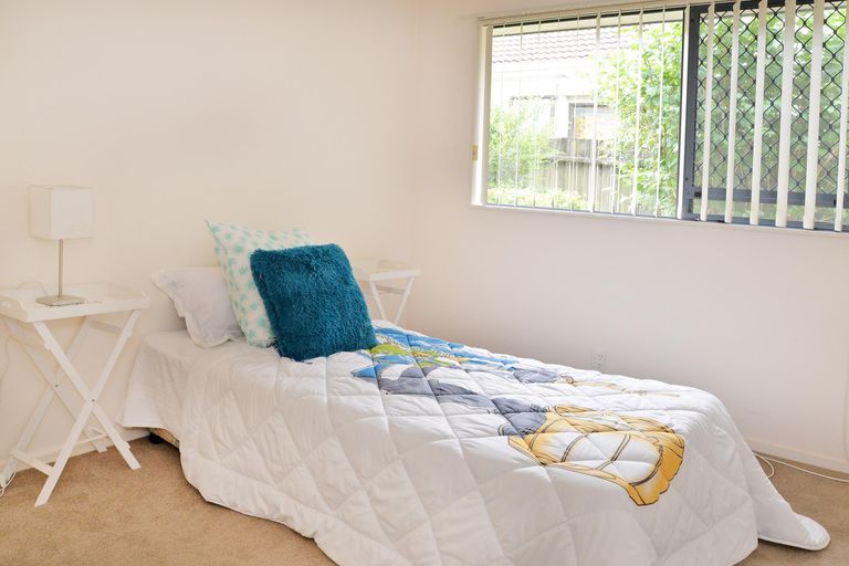 Photo of property in 2 Hazards Road, Weymouth, Auckland, 2103