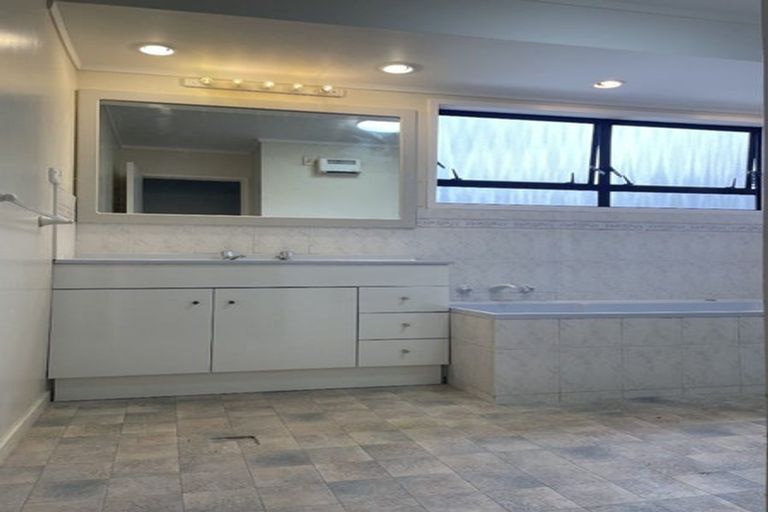 Photo of property in 35 Kirby Street, Glendene, Auckland, 0602