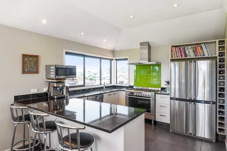 Photo of property in 15 Metzenthin Close, Raumati South, Paraparaumu, 5032