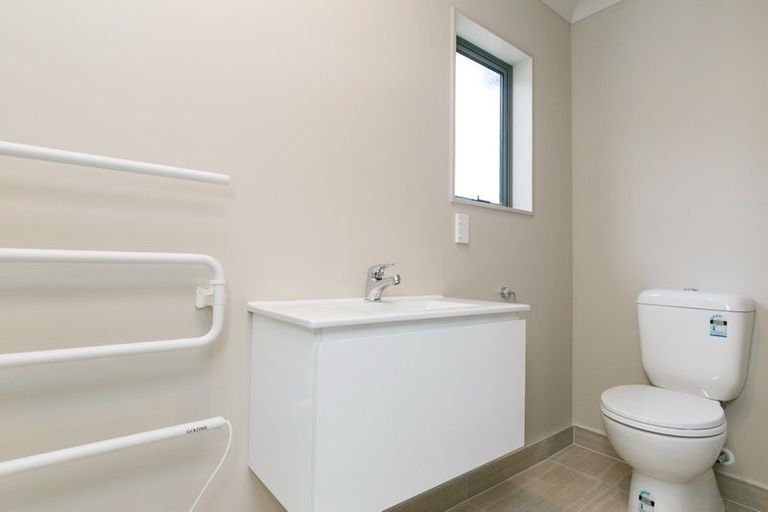 Photo of property in 16 Brindle Way, Newlands, Wellington, 6037