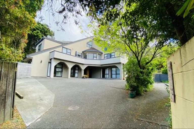Photo of property in 211 Chelsea View Drive, Chatswood, Auckland, 0626