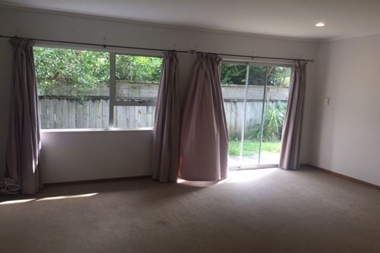 Photo of property in 1/22 Dunraven Place, Torbay, Auckland, 0630