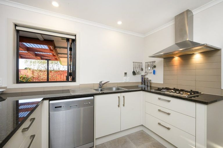 Photo of property in 13 Lorenzo Place, Kelvin Grove, Palmerston North, 4414