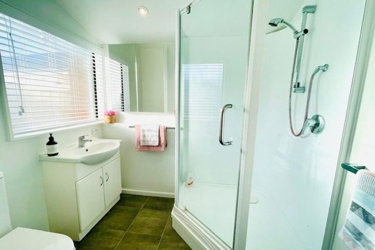 Photo of property in 25a Ludlam Crescent, Woburn, Lower Hutt, 5010