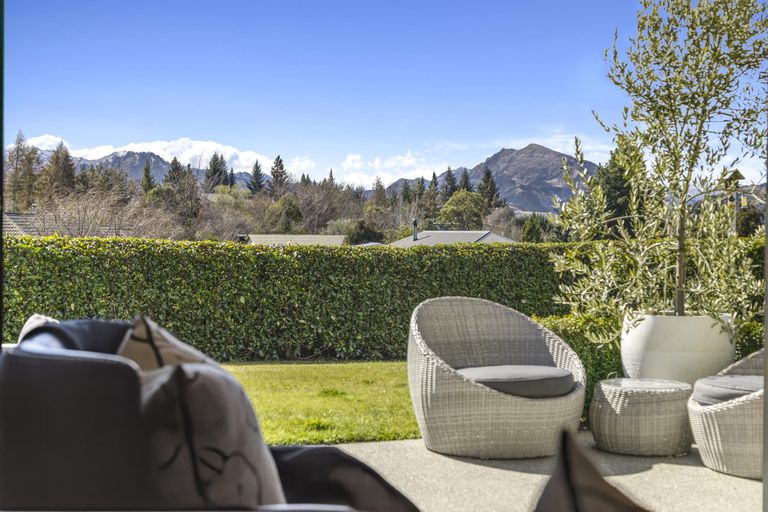 Photo of property in 4 Daniels Terrace, Wanaka, 9305