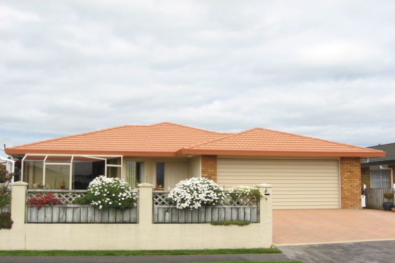 Photo of property in 1/9 Waiwera Place, Merrilands, New Plymouth, 4312