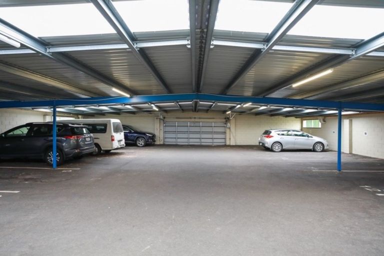 Photo of property in 2f/11 London Street, Hamilton Central, Hamilton, 3204